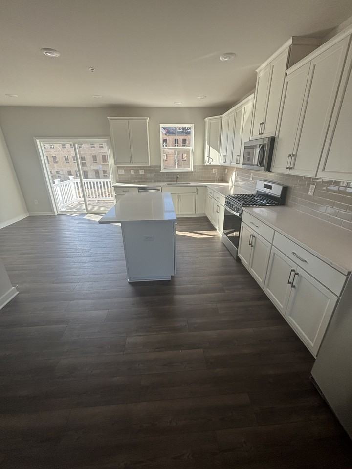 4 Atkins Dr #4 - Photo 3 of 29
