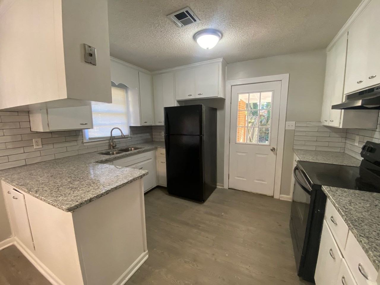 241 Murfee Dr - Photo 2 of 18