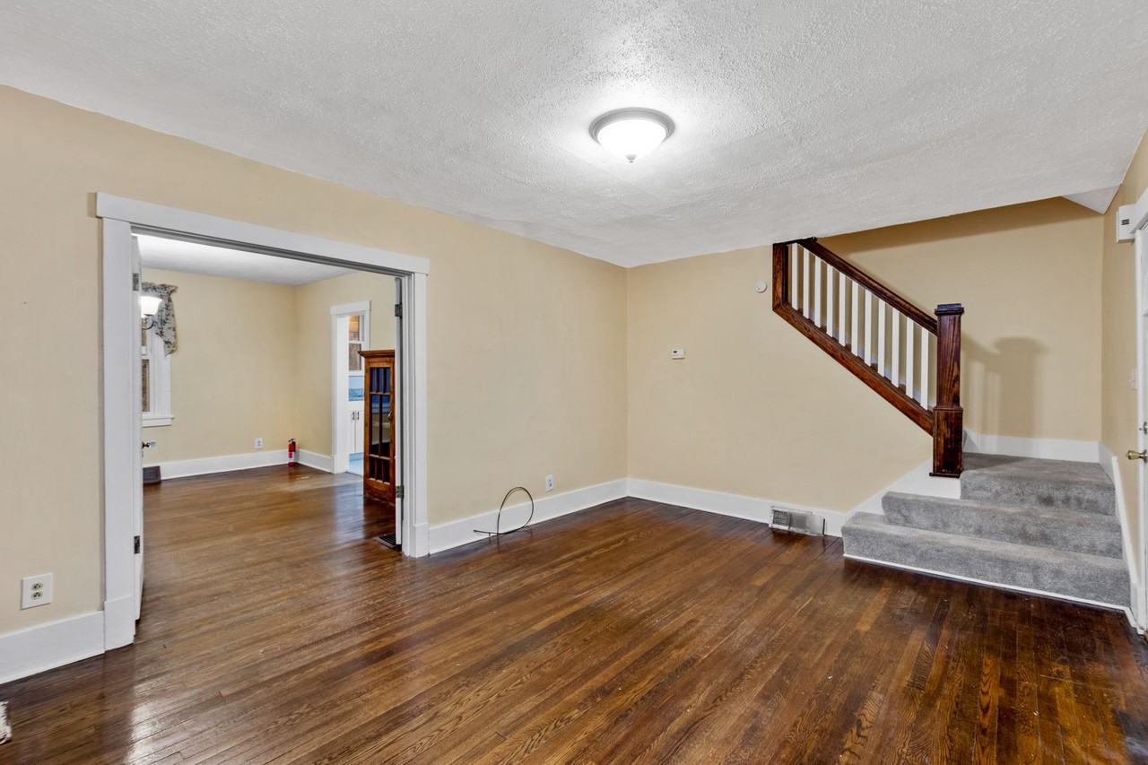 5624 Front St - Photo 4 of 21