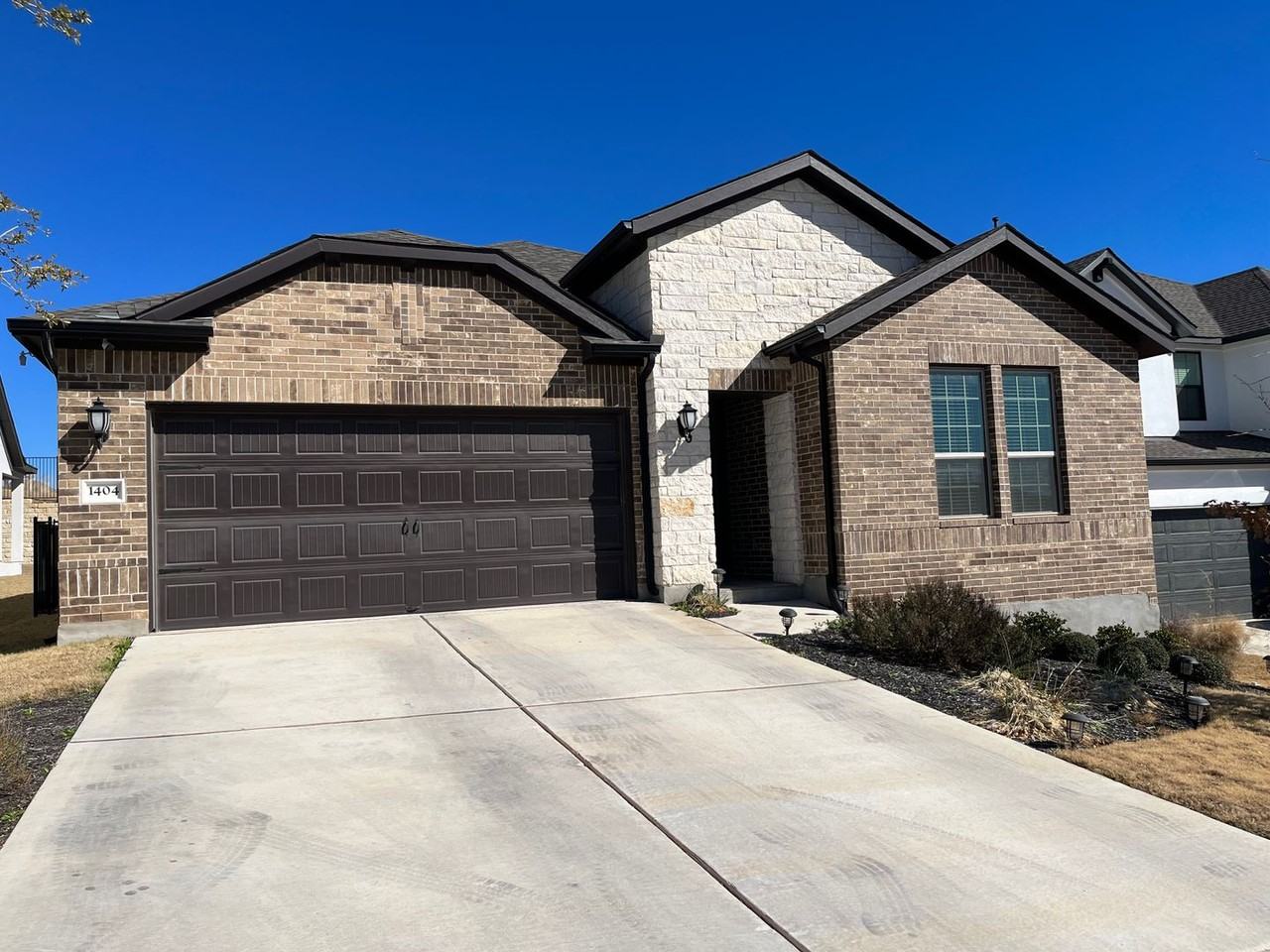 1404 Castalo Ln - Photo 2 of 33