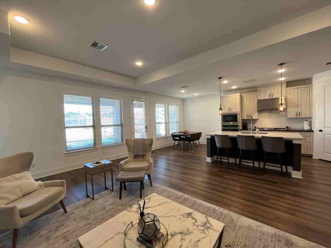 1404 Castalo Ln - Photo 5 of 33