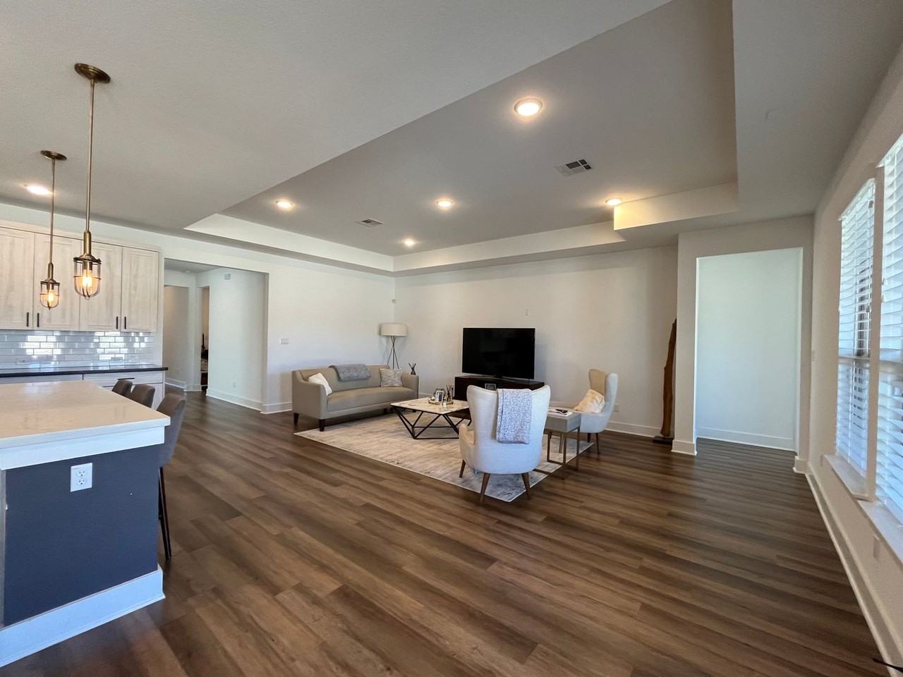 1404 Castalo Ln - Photo 7 of 33