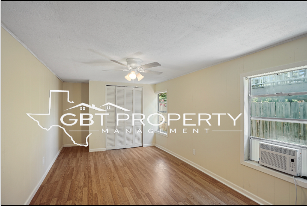 2342 Howard St - Photo 6 of 19