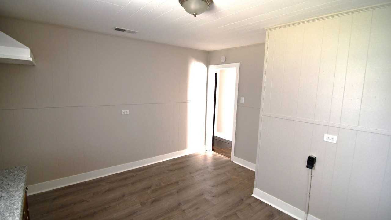 2766 Seneca St - Photo 6 of 23