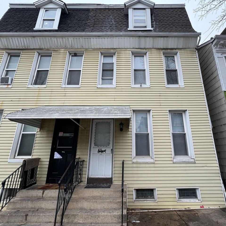 645 W Philadelphia St