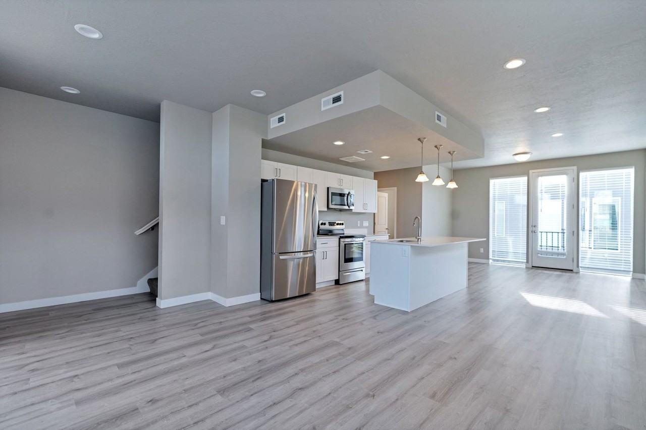 1666 S 225 W - Photo 3 of 15