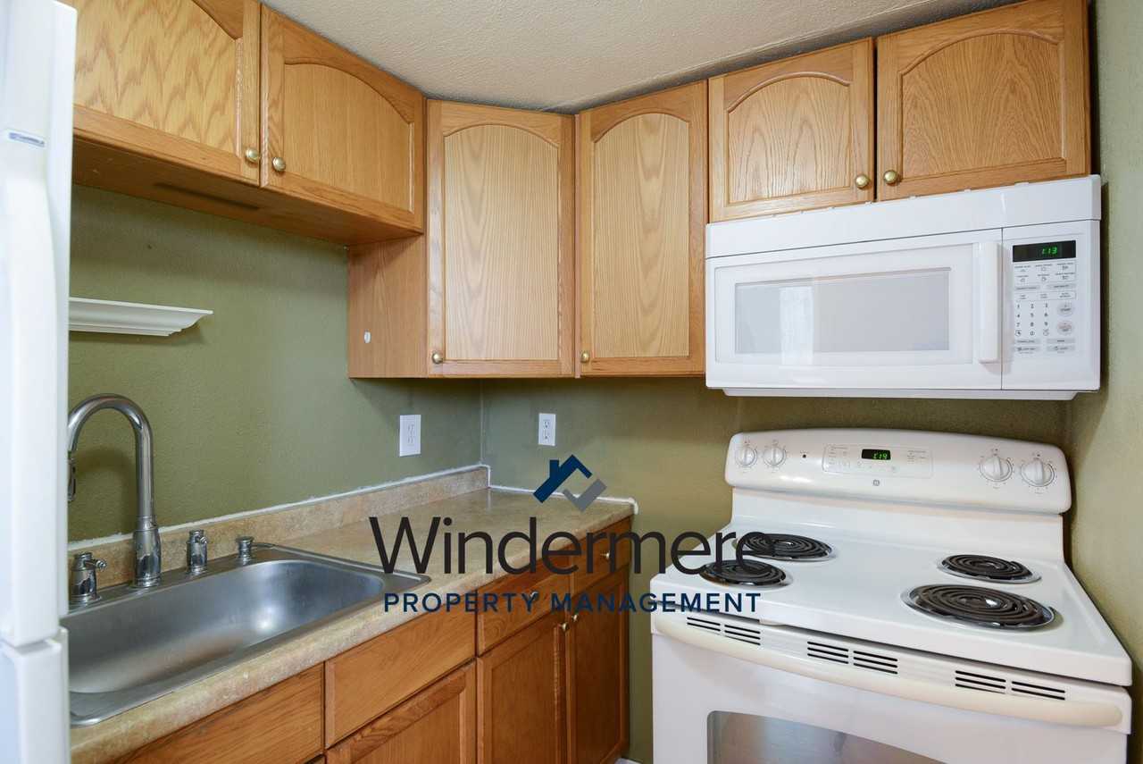 1039 Sidney St - Photo 2 of 18