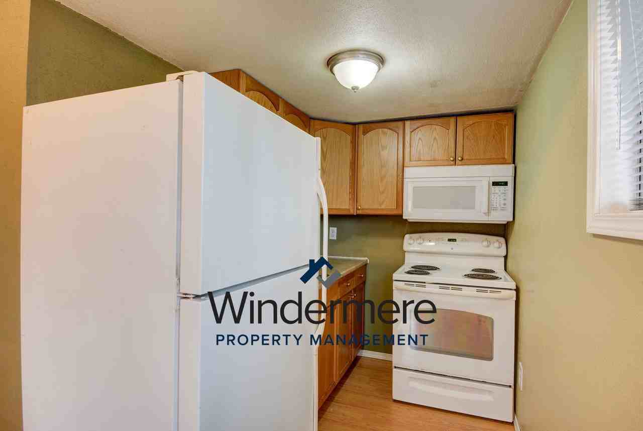 1039 Sidney St - Photo 3 of 18
