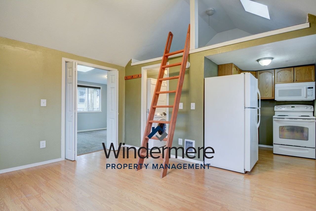 1039 Sidney St - Photo 4 of 18
