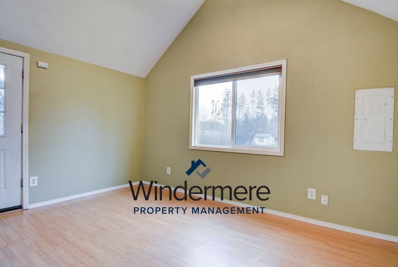 1039 Sidney St - Photo 6 of 18