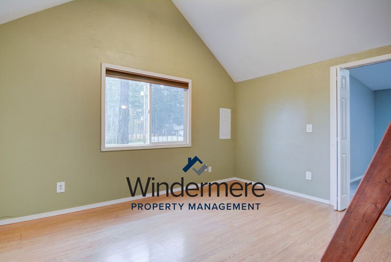 1039 Sidney St - Photo 7 of 18