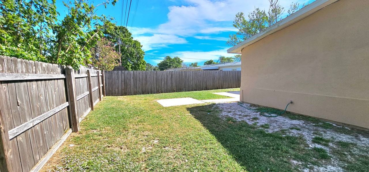 2446 Pepper Ave - Photo 2 of 18