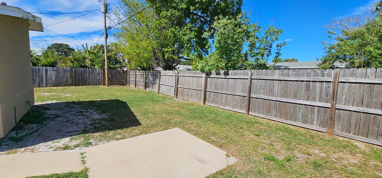 2446 Pepper Ave - Photo 3 of 18