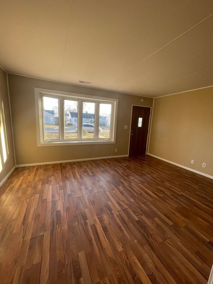 2910 Darby Ln - Photo 3 of 23