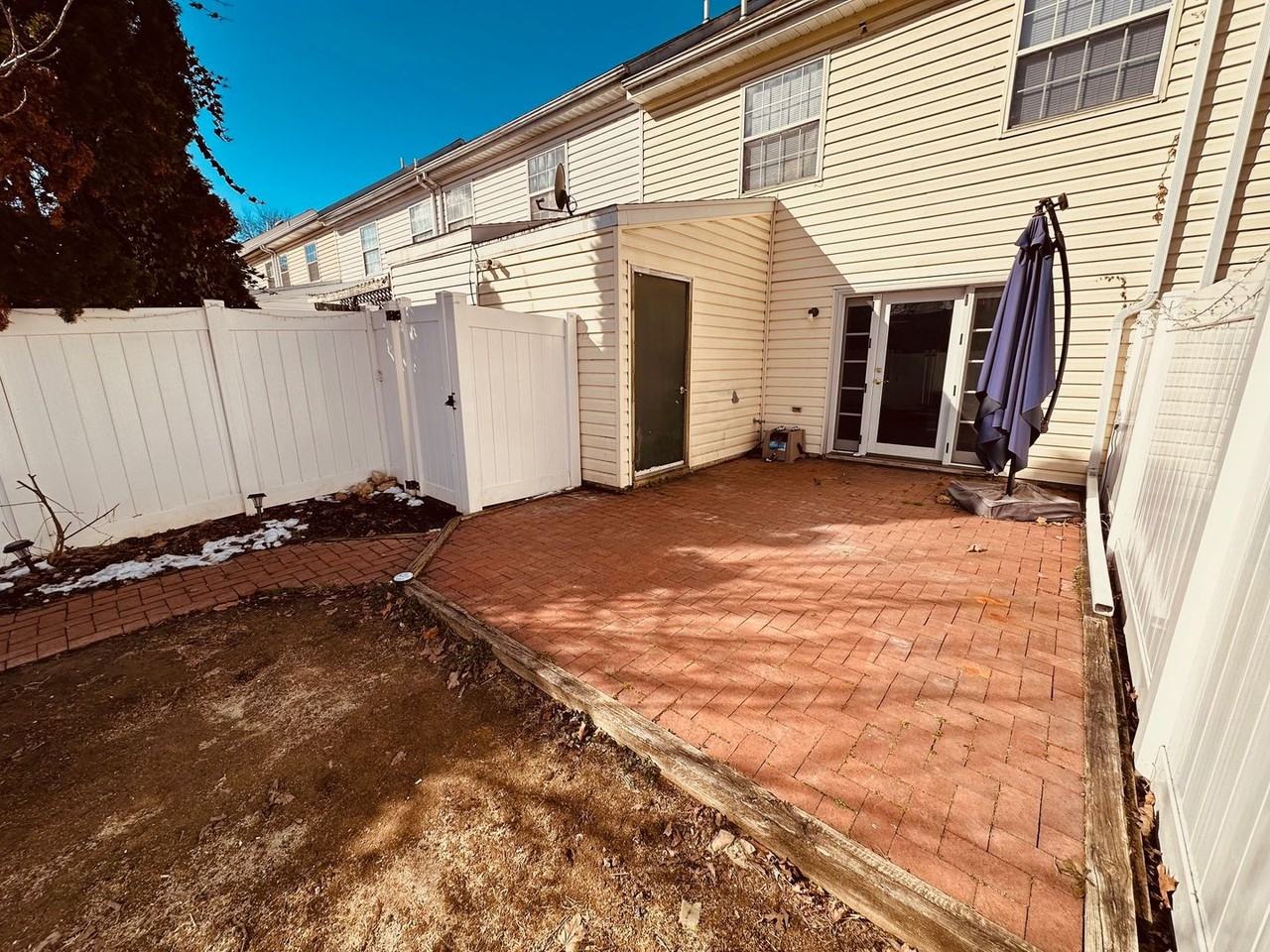 340 W King St - Photo 2 of 24