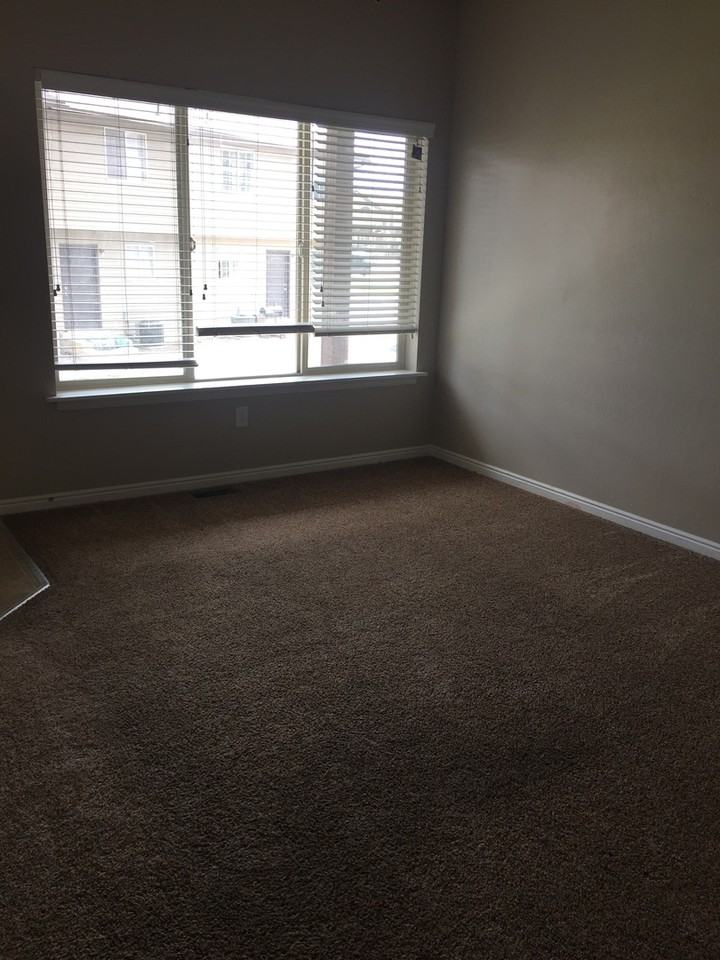 1562 W 300 S - Photo 2 of 11