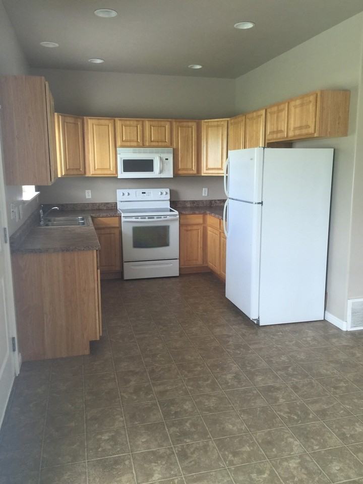 1562 W 300 S - Photo 5 of 11