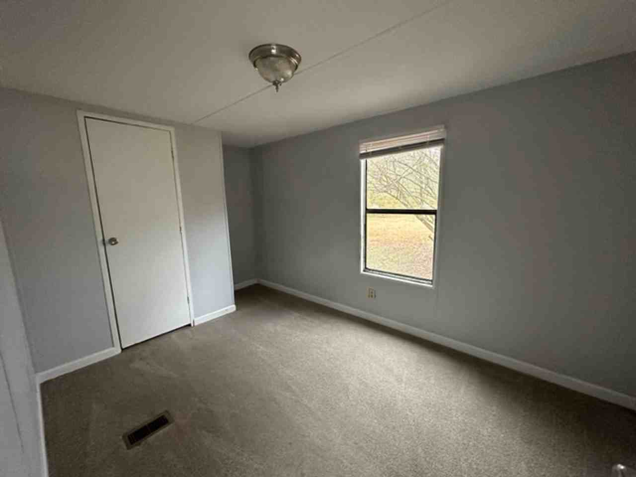 116 Lori Ln - Photo 2 of 5