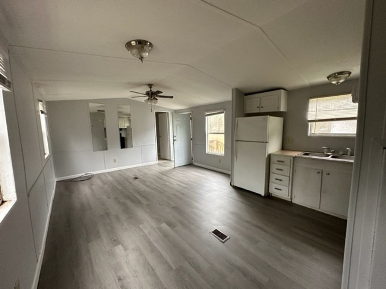 116 Lori Ln - Photo 3 of 5