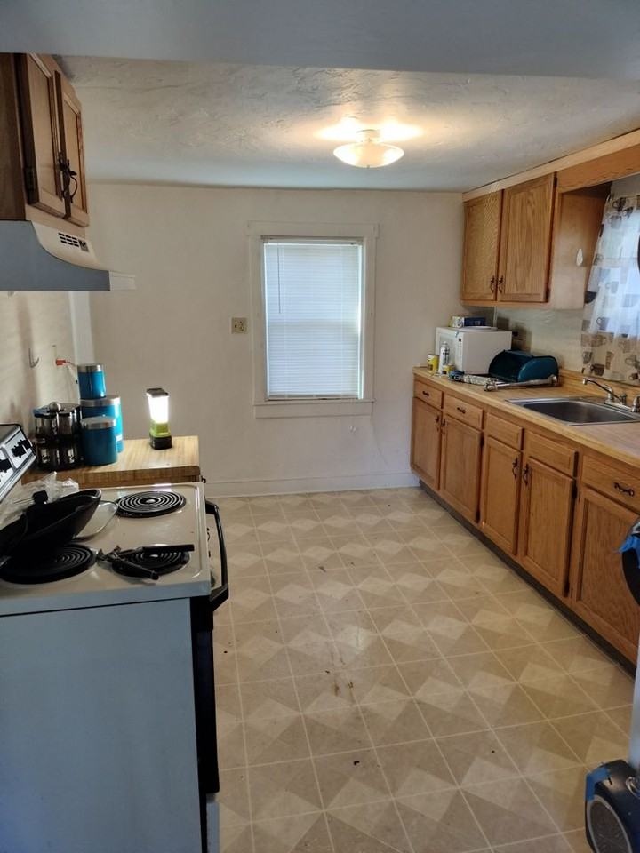 225 Elizabeth St - Photo 2 of 6