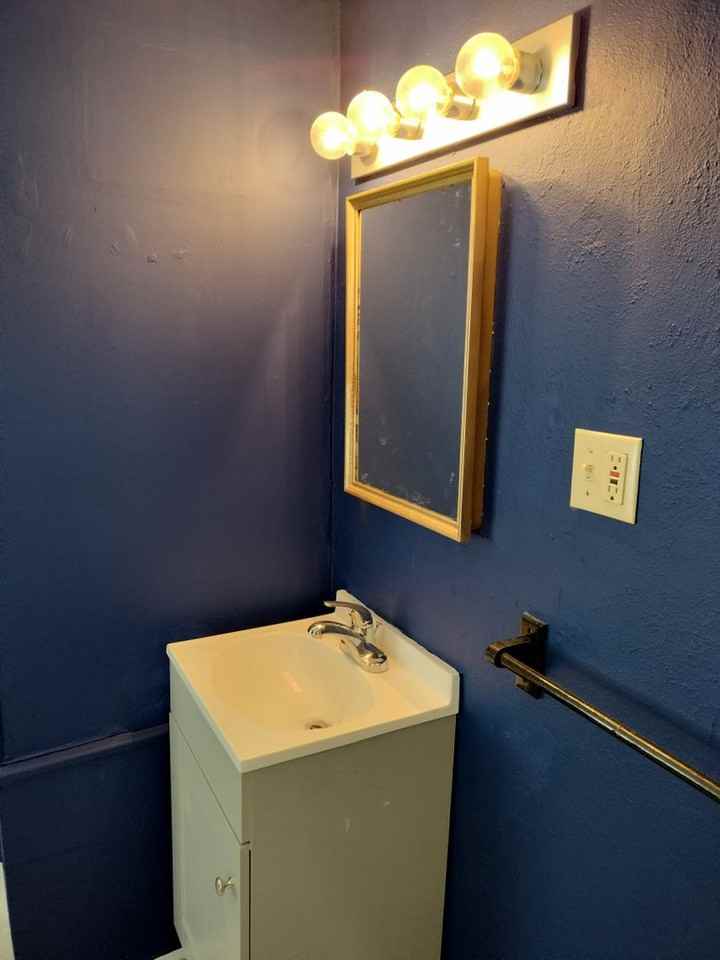 225 Elizabeth St - Photo 3 of 6