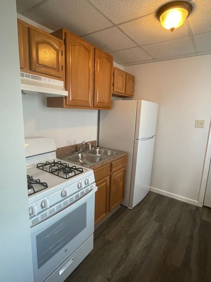 142 4th St - Photo 2 of 8