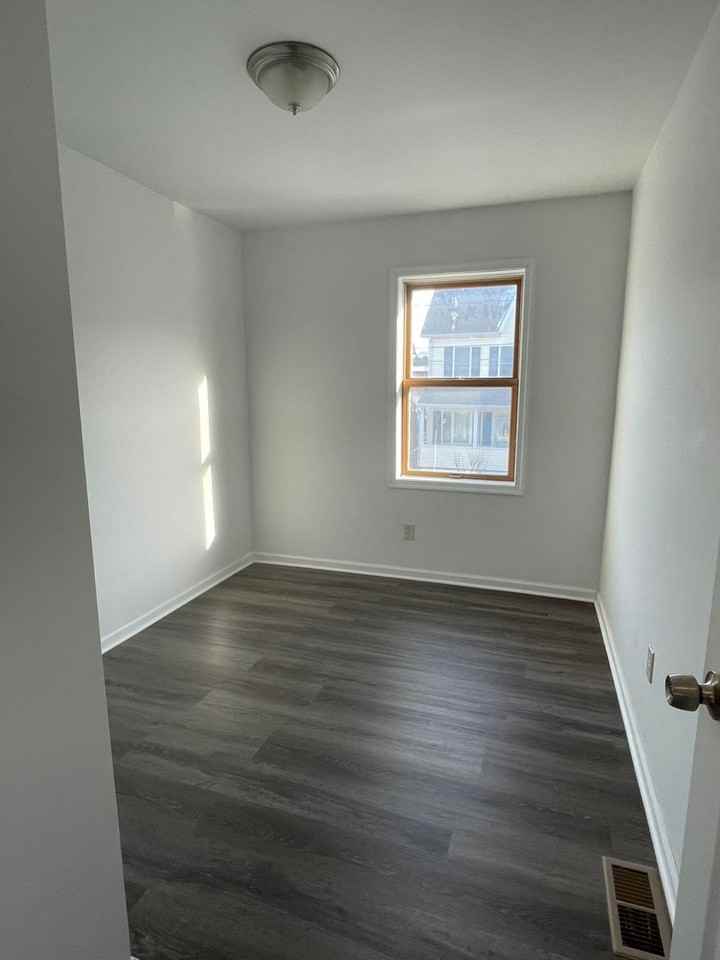 142 4th St - Photo 3 of 8
