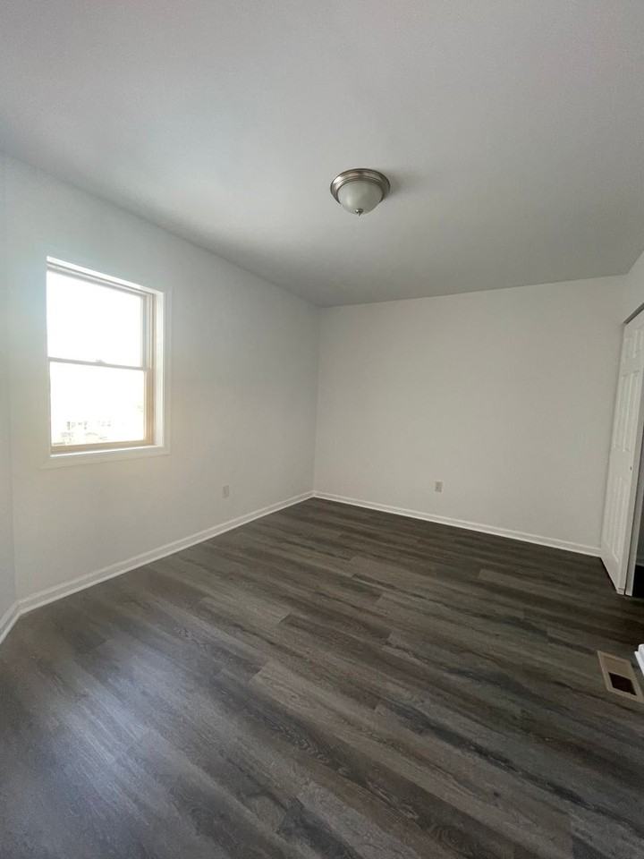 142 4th St - Photo 5 of 8