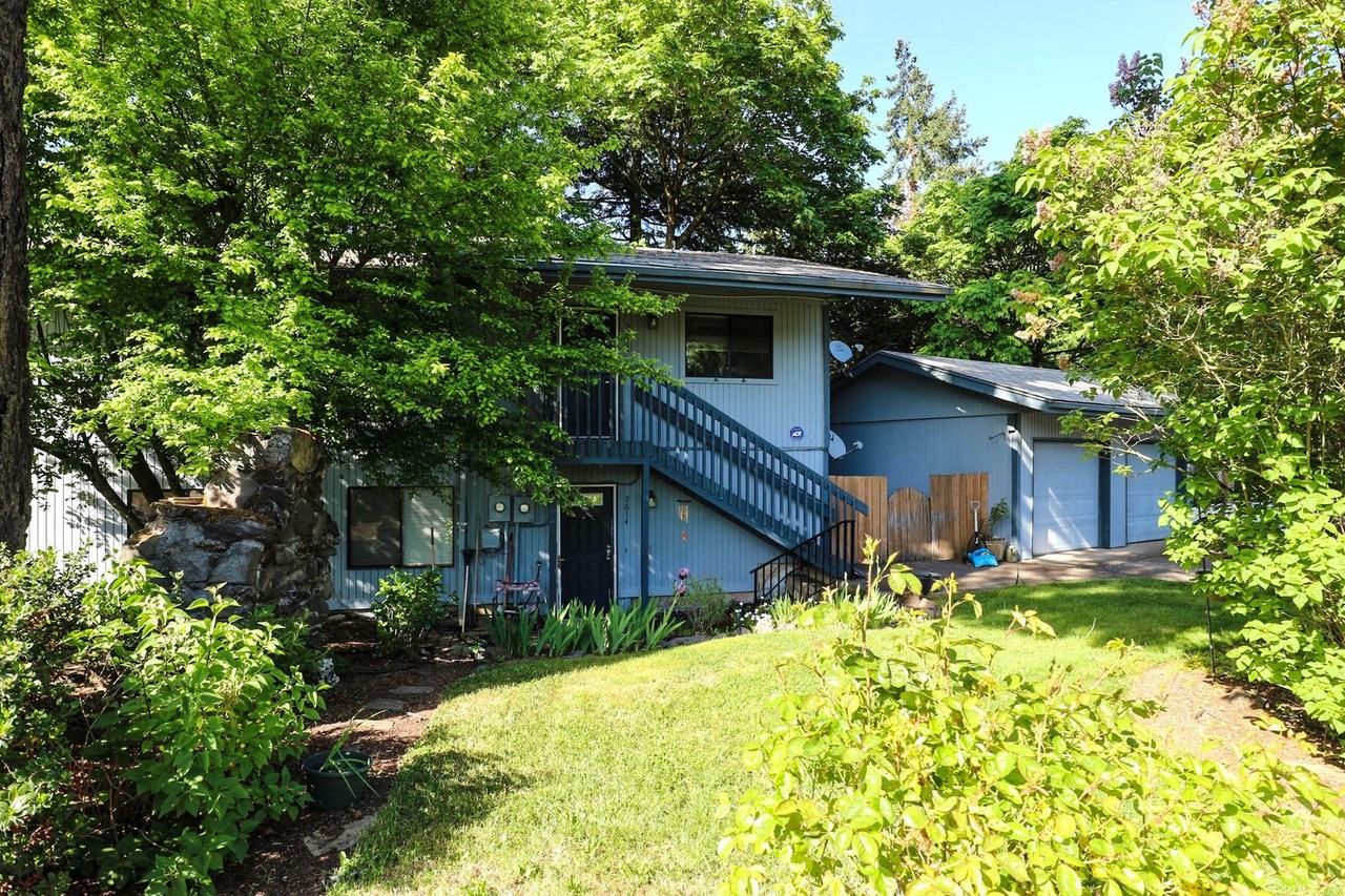 2616 E 18th St - Photo 3 of 16