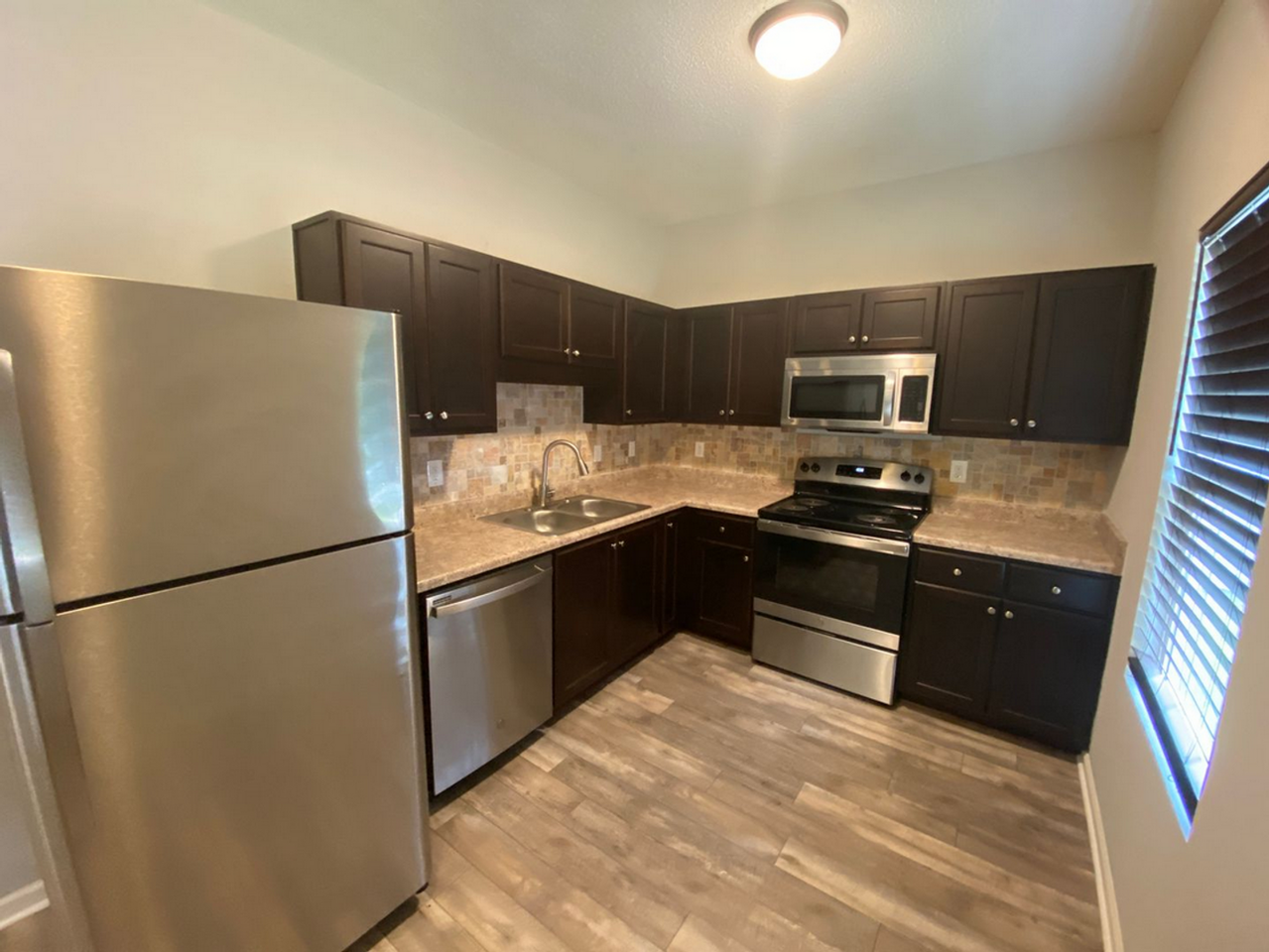 406 Shady Park Cv - Photo 5 of 17