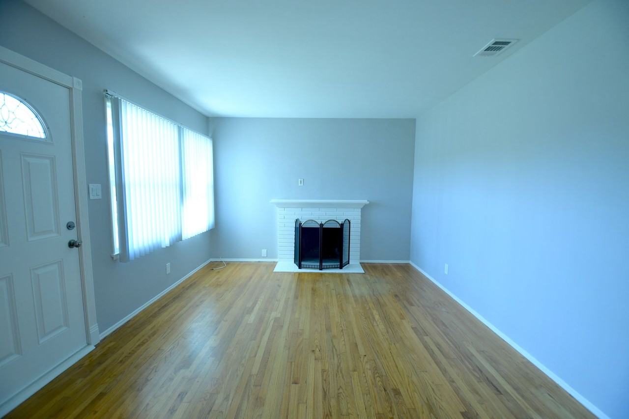 4511 Sharynne Ln - Photo 3 of 27