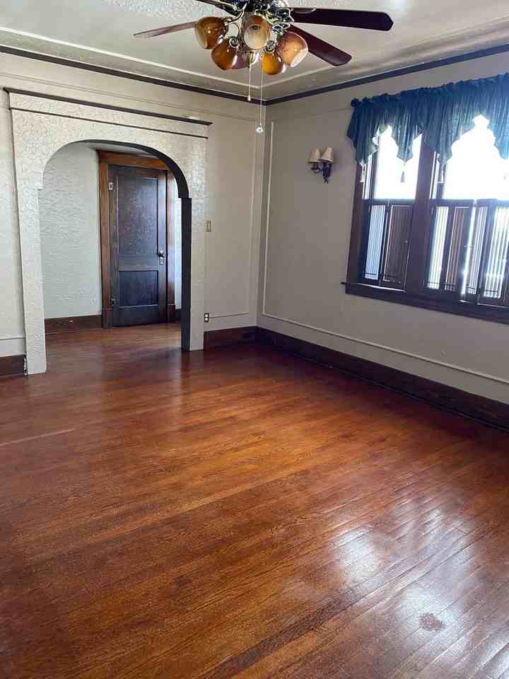 818 E 5th St - Photo 3 of 13