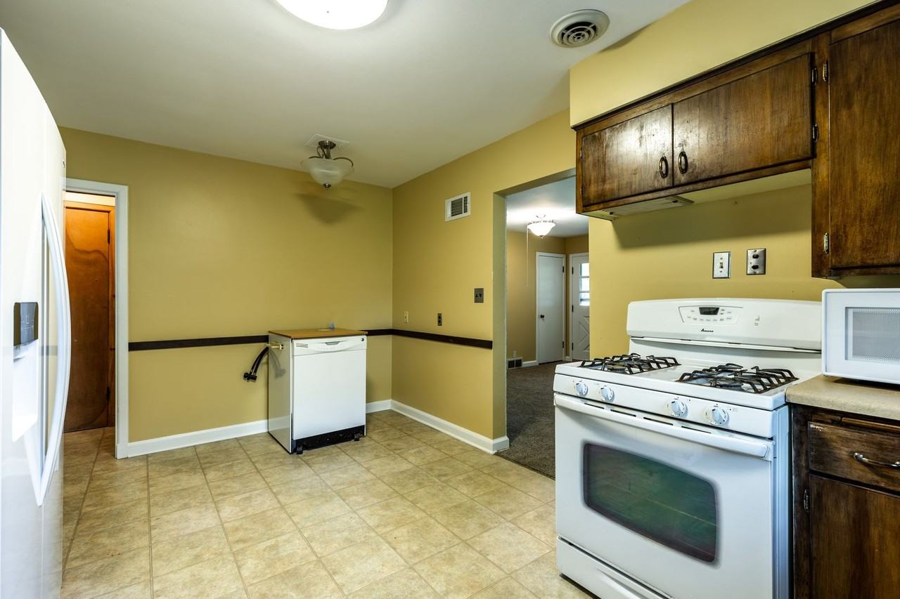 11851 N Springdale Ct - Photo 5 of 34