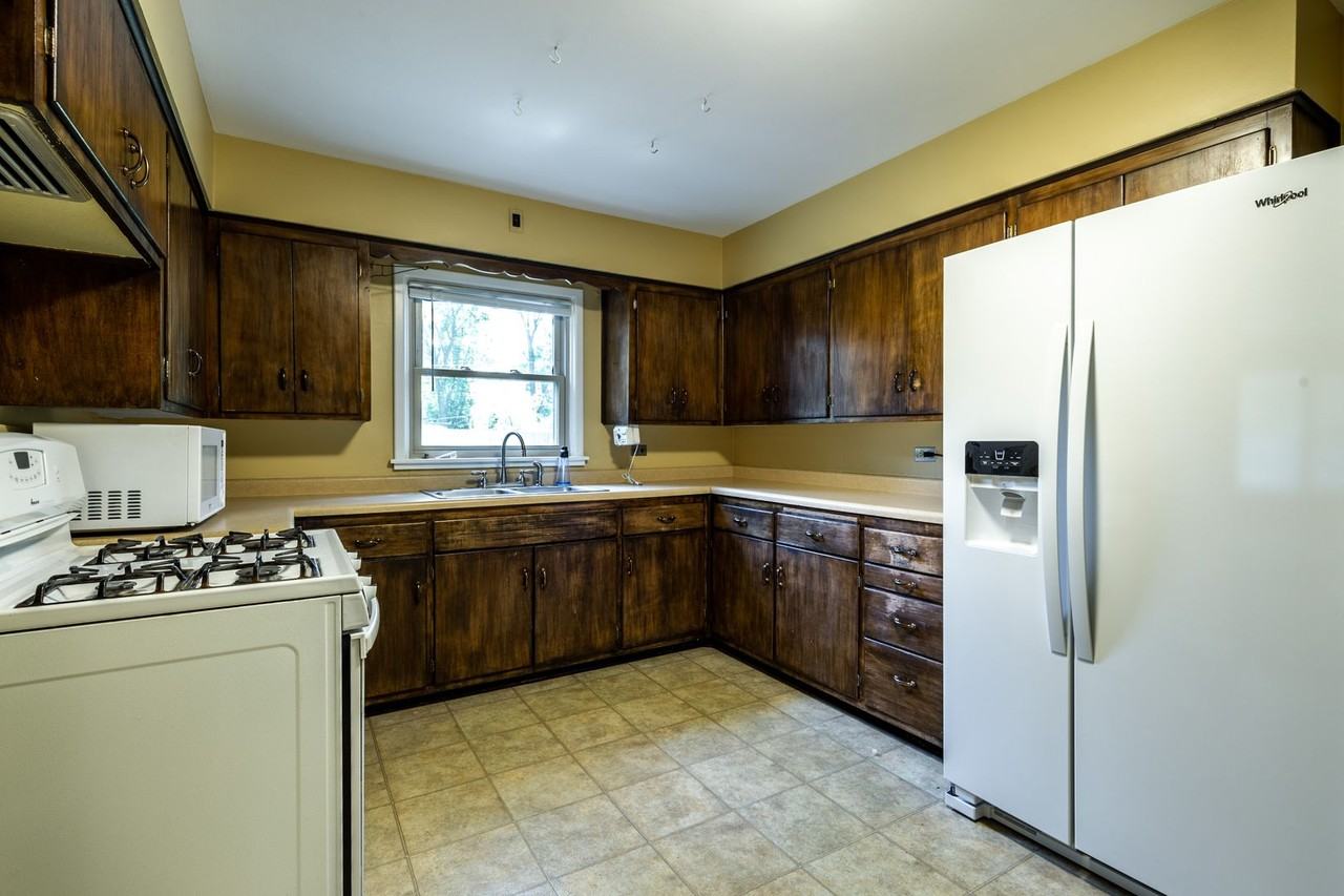 11851 N Springdale Ct - Photo 7 of 34