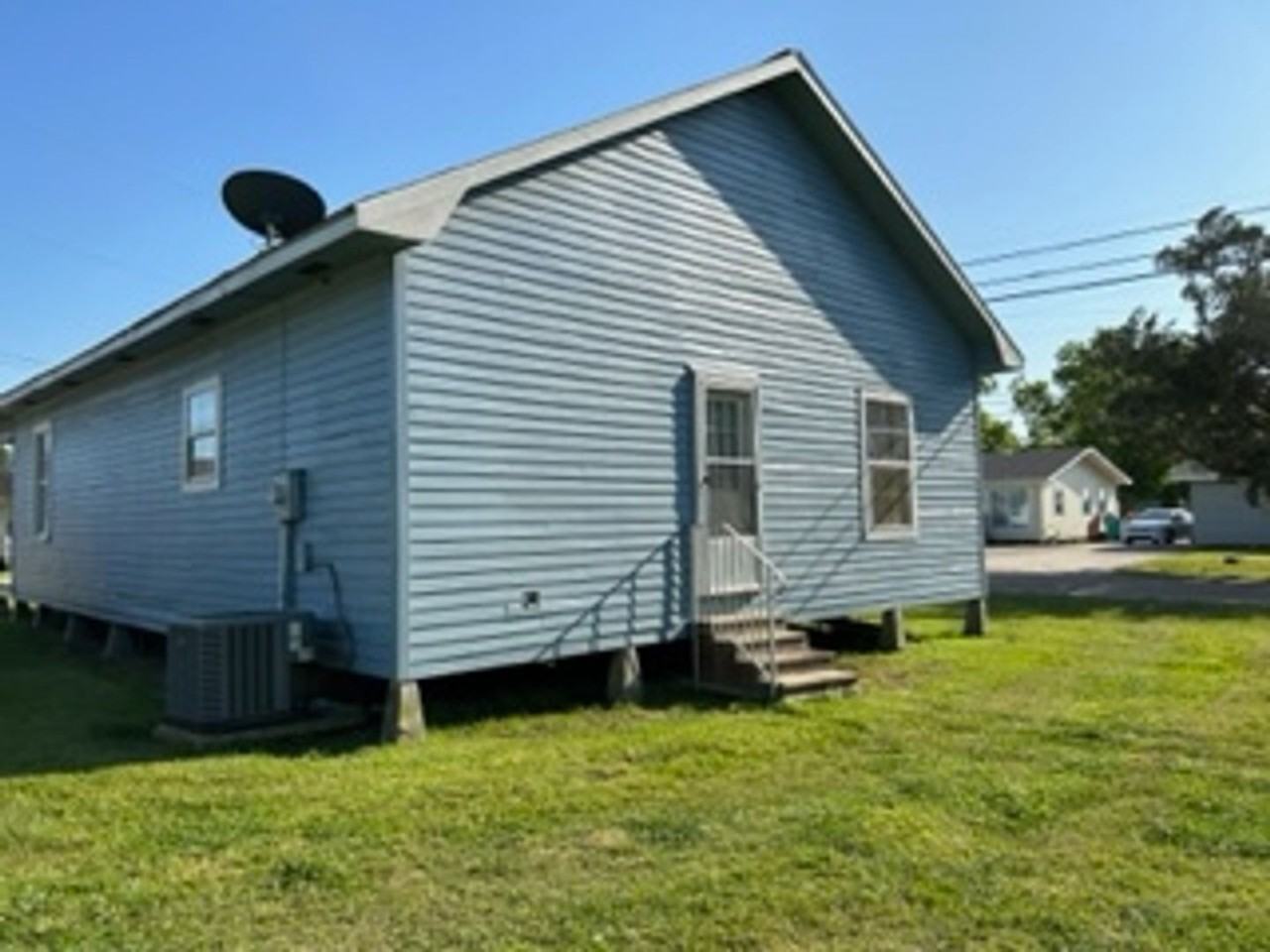 103 Jerry Ln - Photo 2 of 5