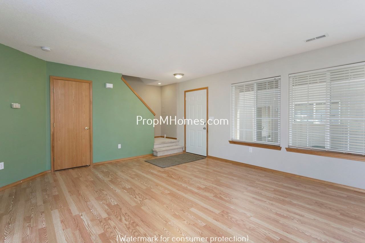 19326 Silverfox Pkwy - Photo 3 of 22