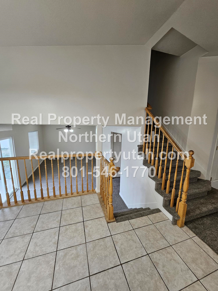 1557 N 300 E - Photo 6 of 20