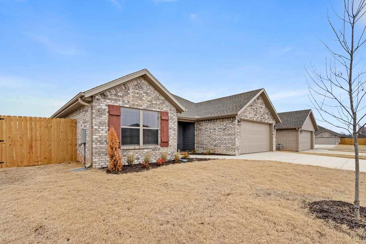 210 Citation St - Photo 2 of 29