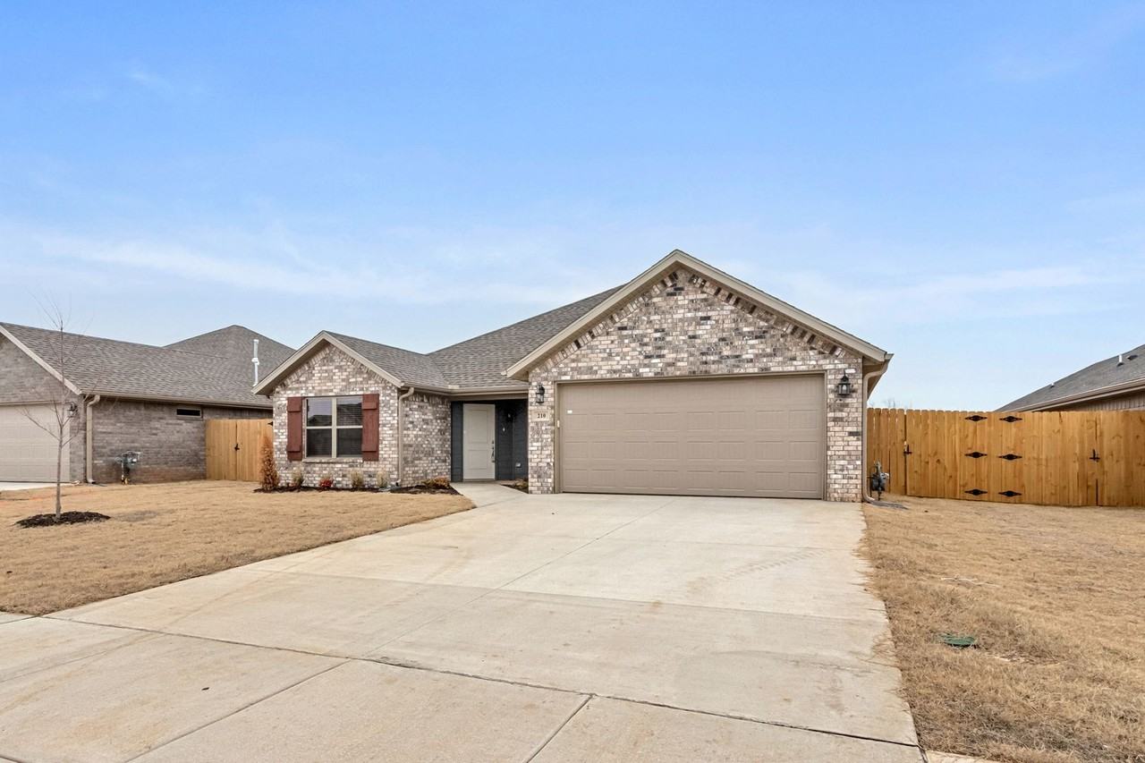 210 Citation St - Photo 4 of 29