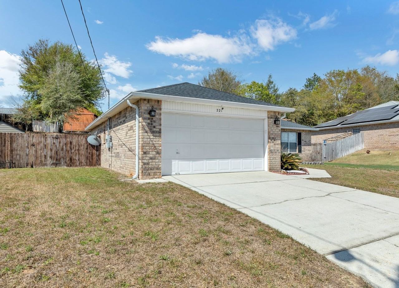 221 Trish Dr - Photo 3 of 27