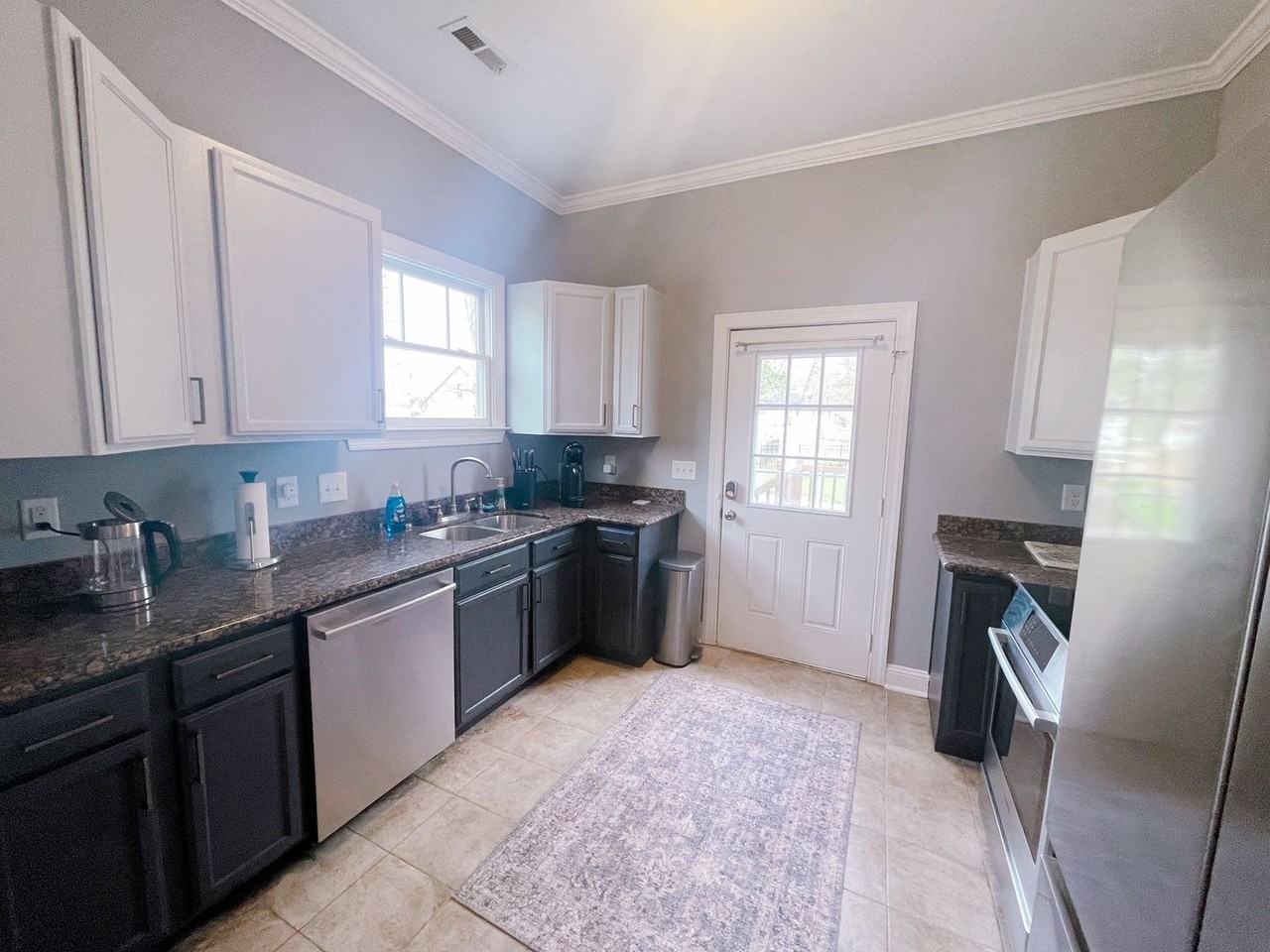 218 Hargrove St - Photo 4 of 10
