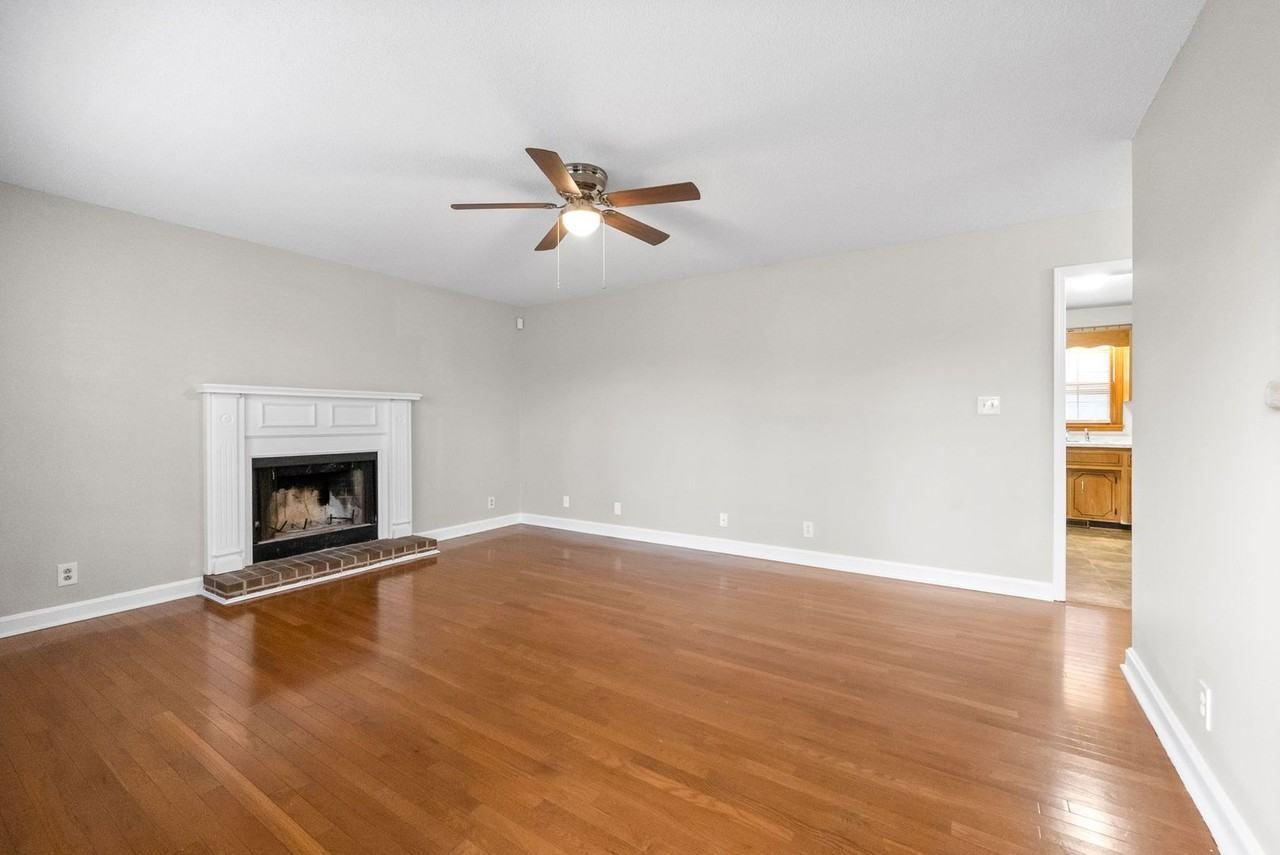 2147 Bauling Ln - Photo 4 of 31