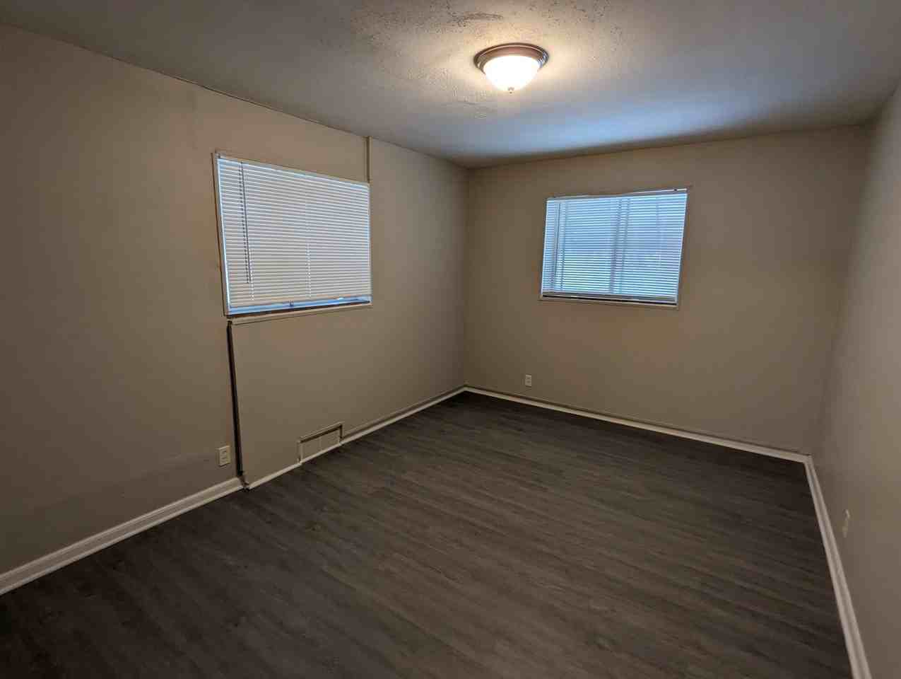 4315 Rosewood Ave - Photo 3 of 9