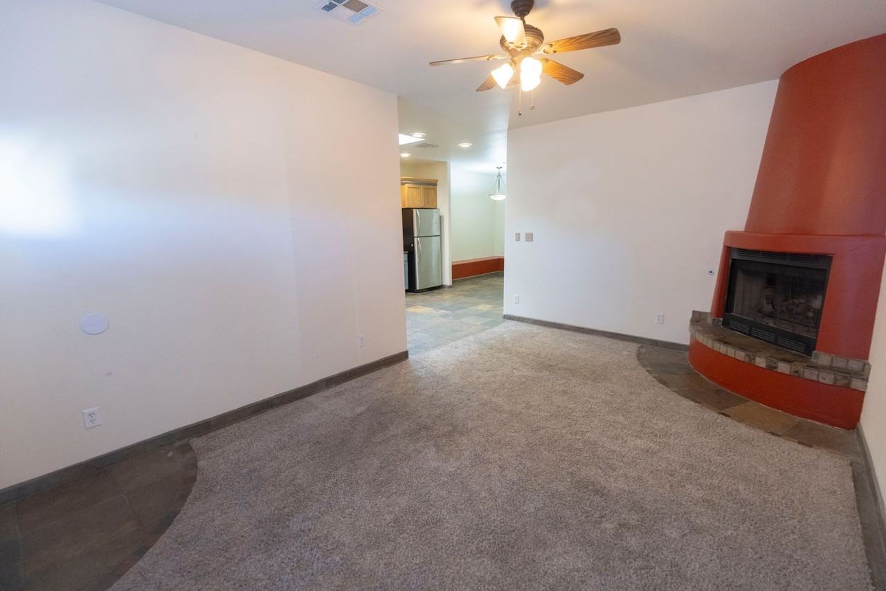 1635 Spruce Ave - Photo 4 of 38
