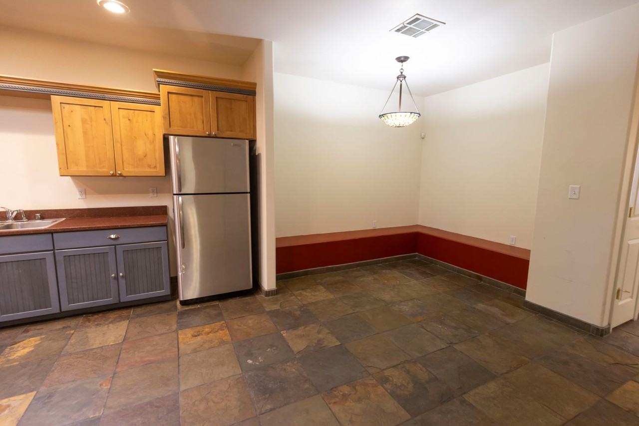 1635 Spruce Ave - Photo 7 of 38