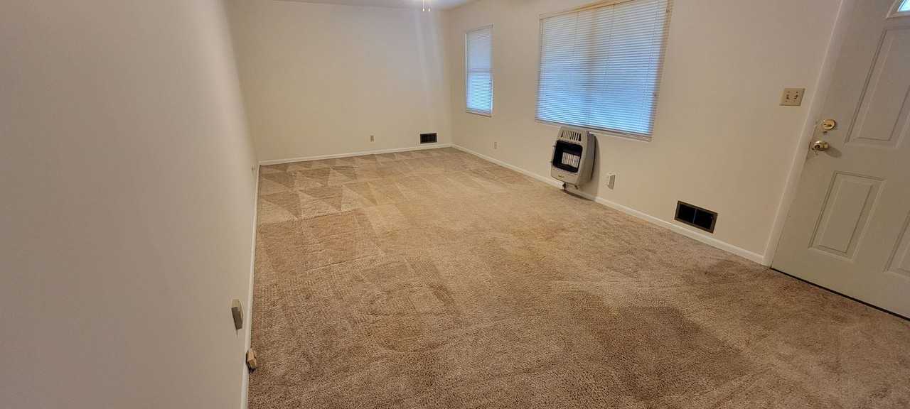 106 Jerrie Dale Dr - Photo 2 of 7