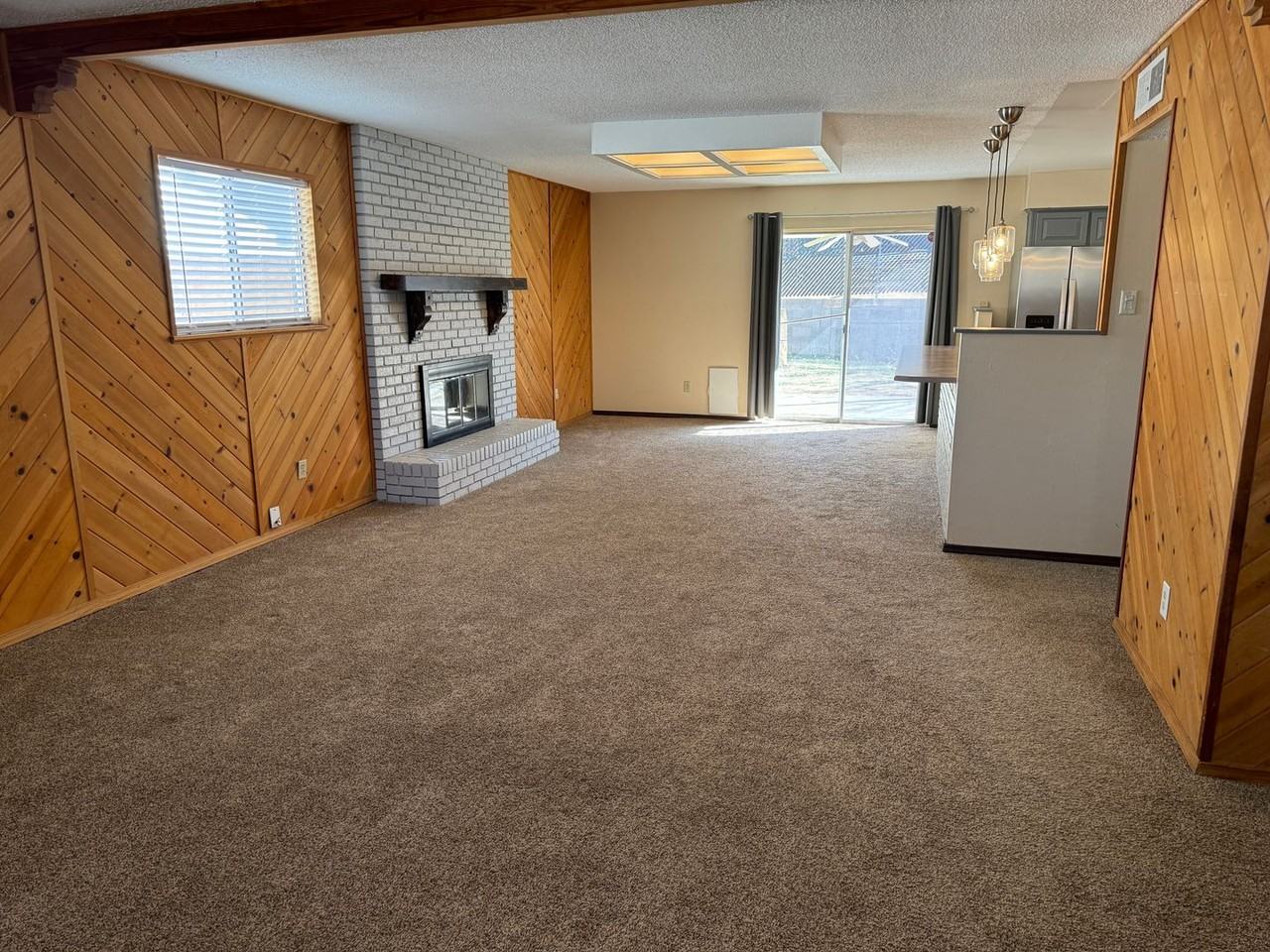 836 La Charles Dr Ne - Photo 2 of 21