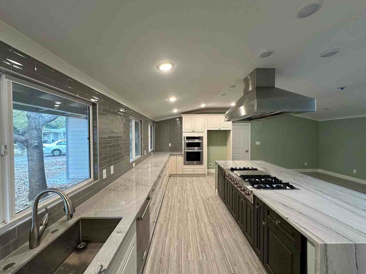 606 Sunset Ct - Photo 2 of 8
