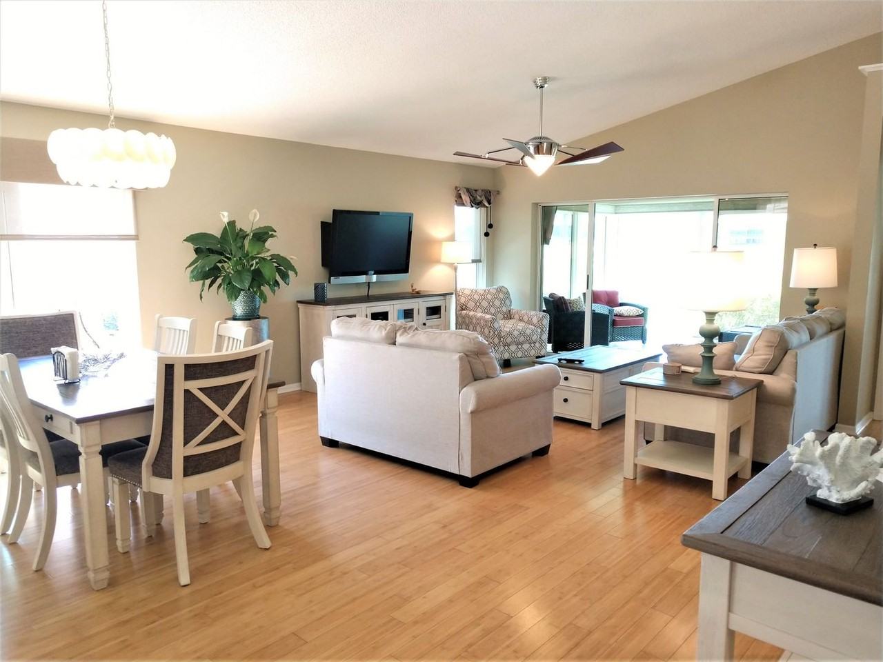 540 Clubside Cir - Photo 5 of 42