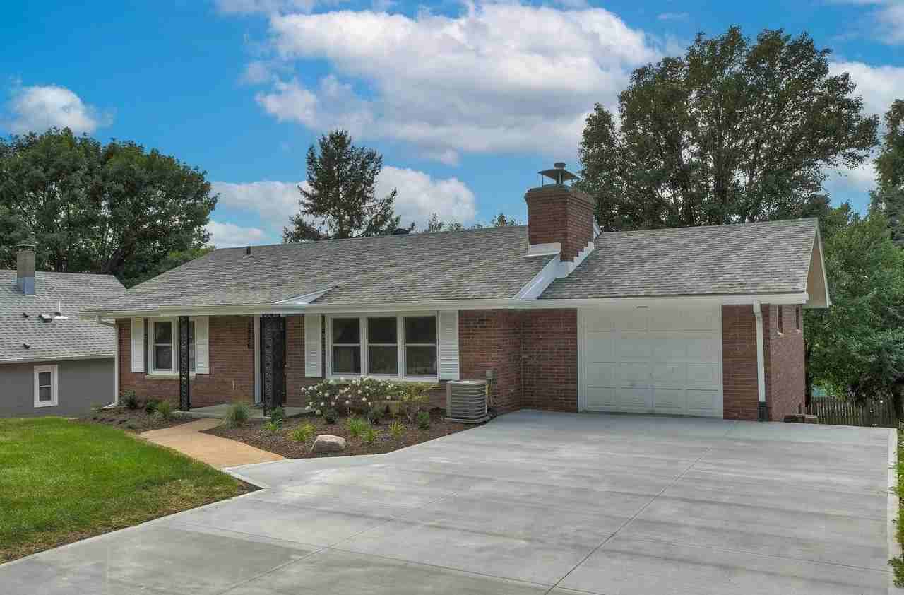 2526 N 83rd St - Photo 2 of 29